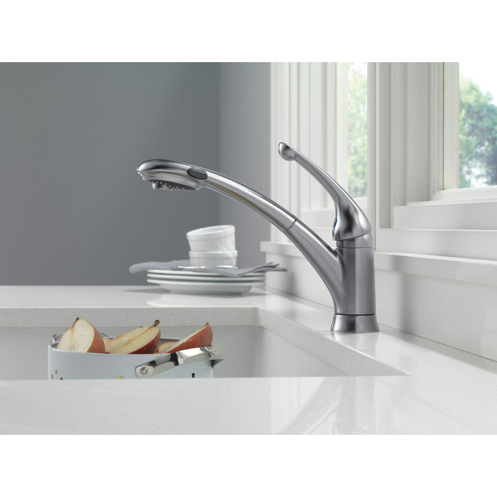 Delta Signature Single Handle Pull-out Kitchen Faucet