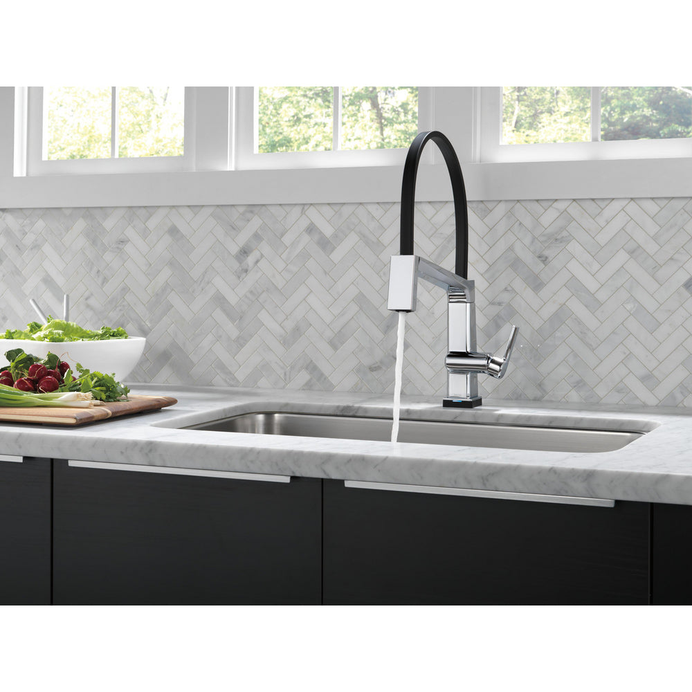 Delta Pivotal Single Handle Exposed Hose Kitchen Faucet With Touch2O Technology