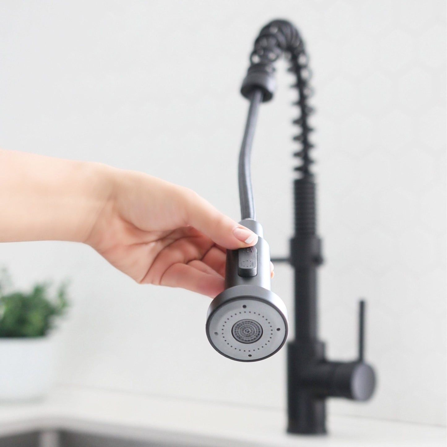 Stylish Milano 17.5" Kitchen Faucet Single Handle Pull Down Dual Mode Lead Free Matte Black Finish K-107N