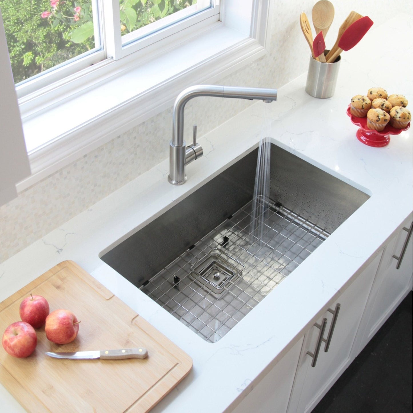 Stylish Jet 30" x 18" Single Bowl Stainless Steel Kitchen Sink with Square Strainer S-511XG