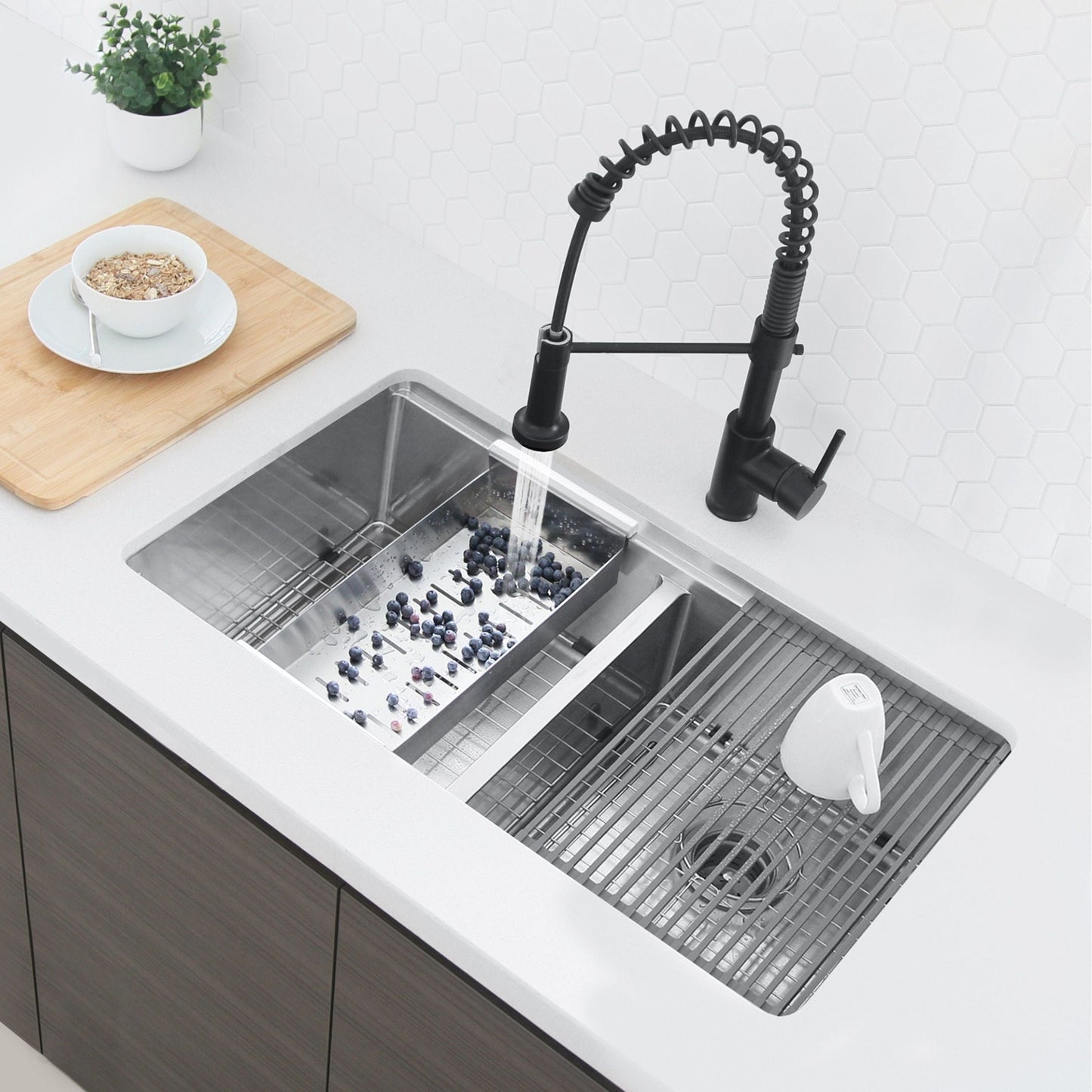 Stylish Milano 17.5" Kitchen Faucet Single Handle Pull Down Dual Mode Lead Free Matte Black Finish K-107N