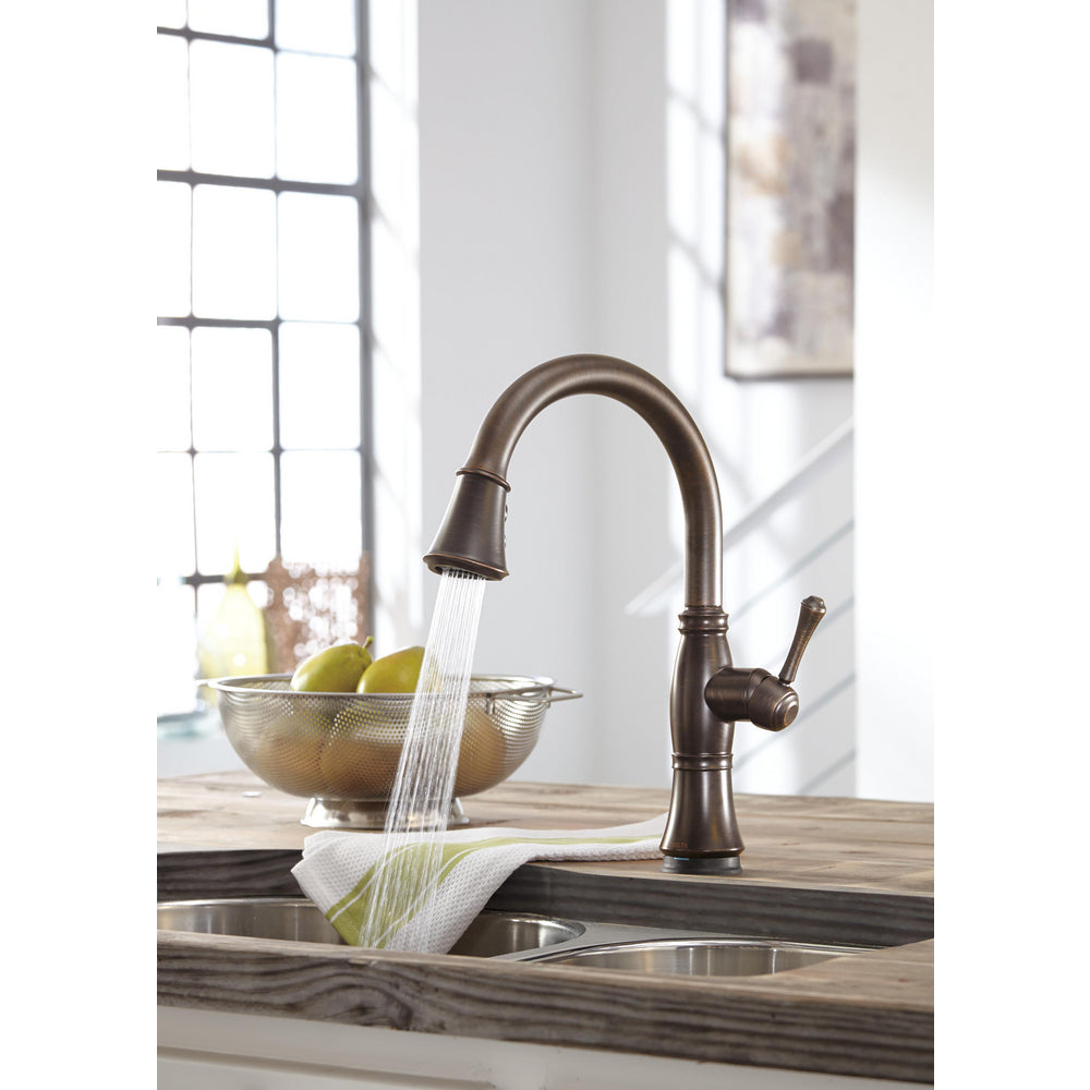 Delta CASSIDY Single Handle Pull-Down Kitchen Faucet with Touch2O Technologies