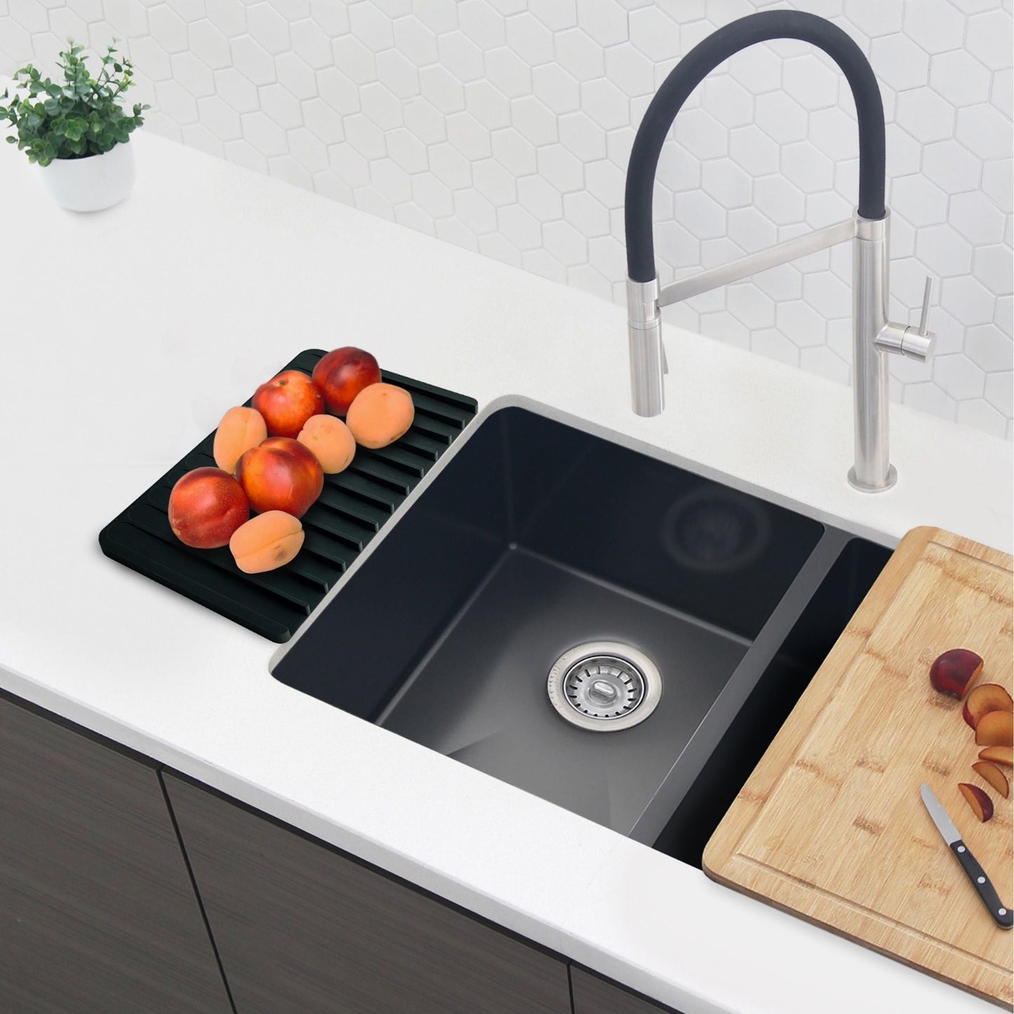 Stylish Silicone Drying Mat and Trivet, Black