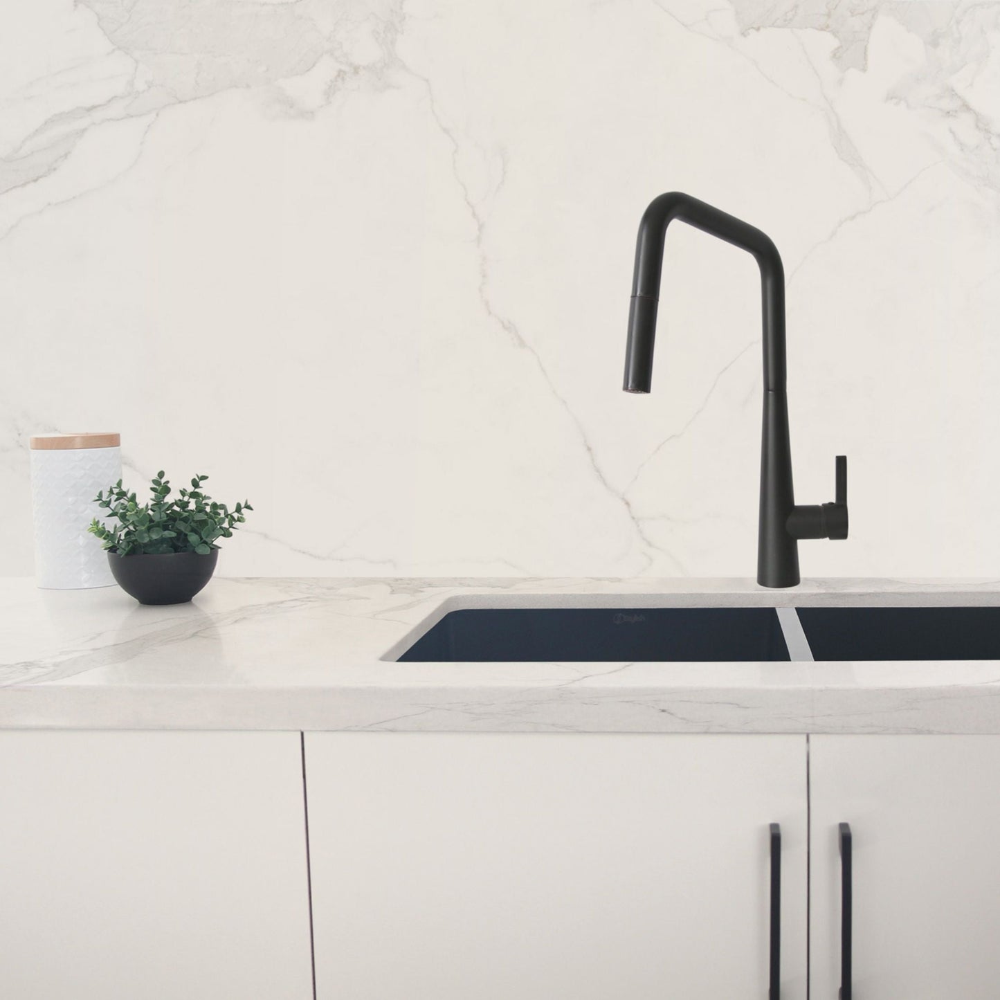 Stylish Turin 17" Kitchen Faucet Single Handle Pull Down Dual Mode Lead Free Matte Black K-143N