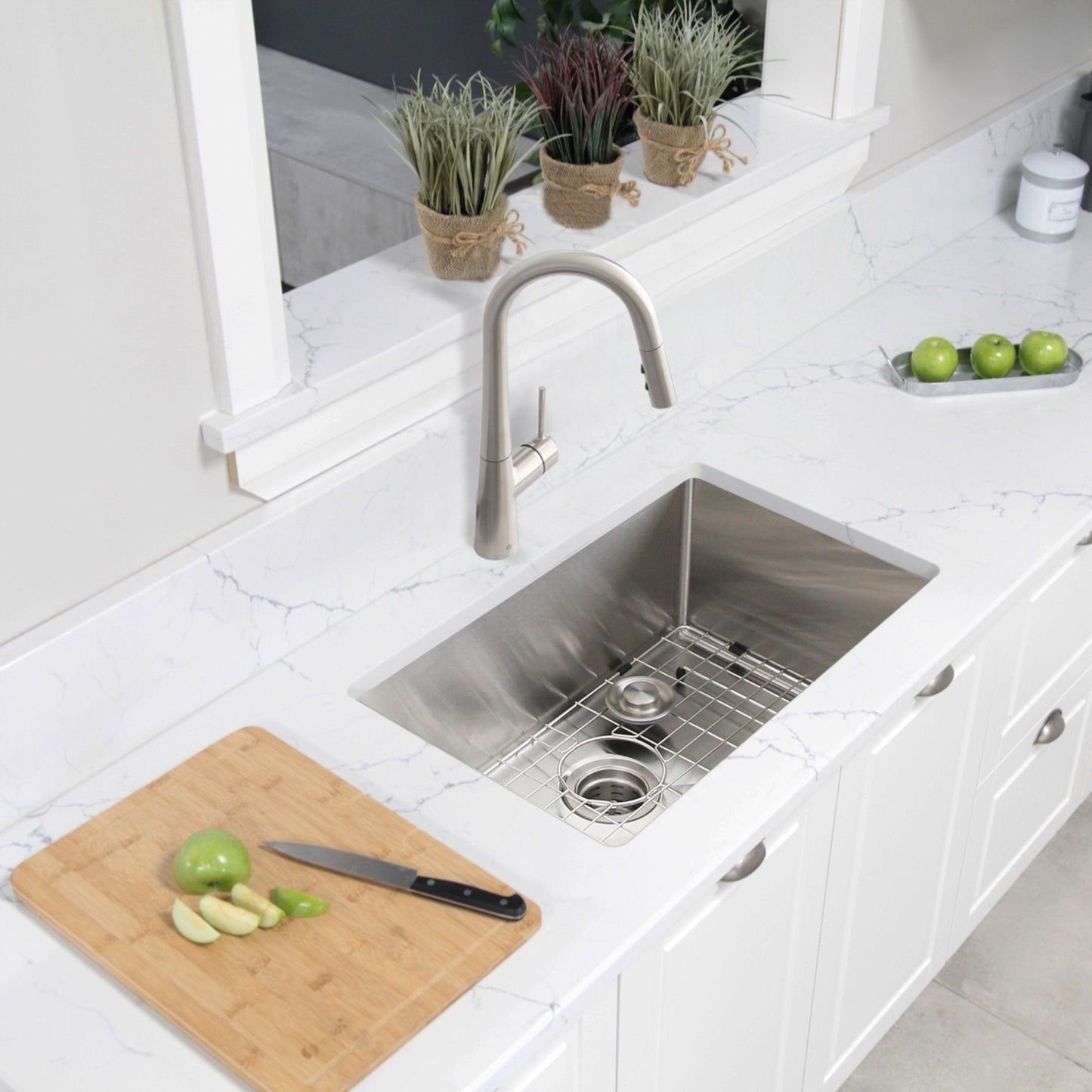Stylish Zafiro 30" x 18" Single Bowl Undermount Stainless Steel Kitchen Sink S-311XG