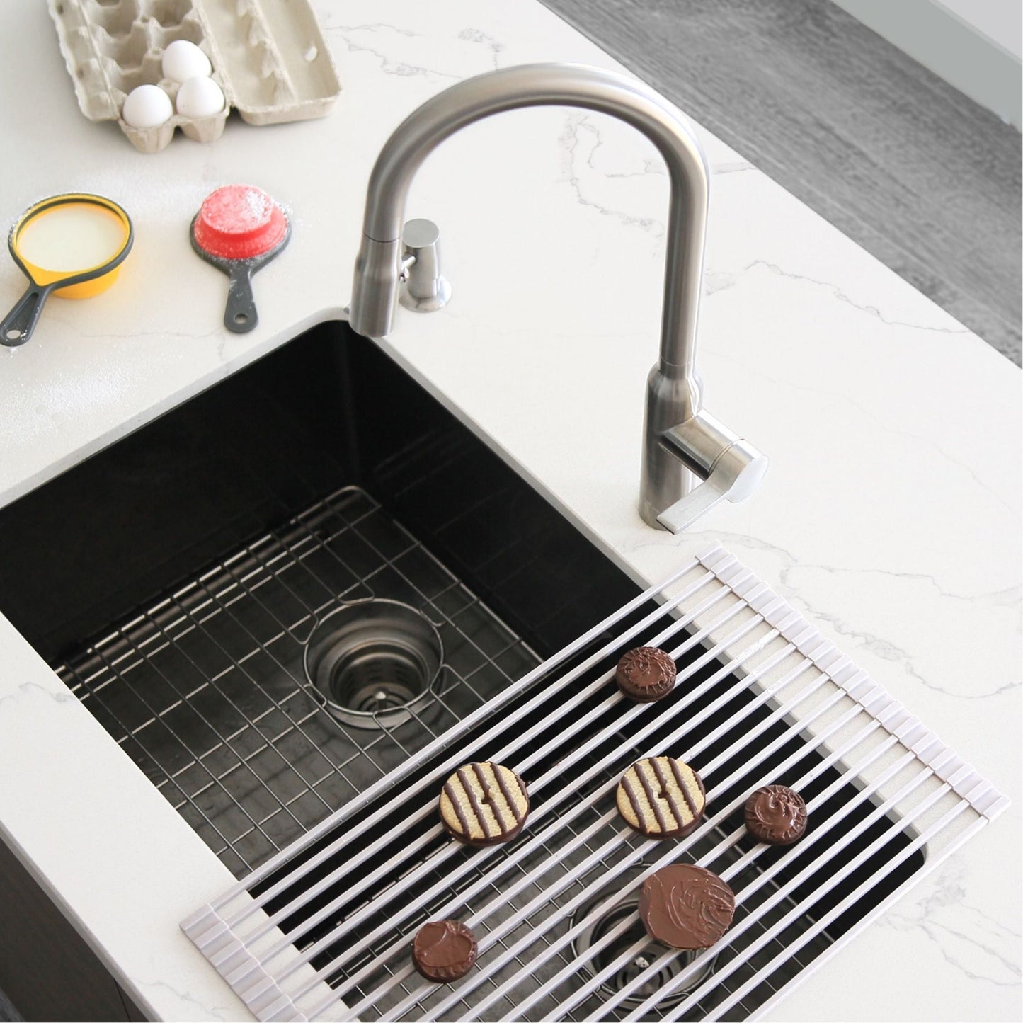 Stylish 20" Over the Sink Roll-up Drying Rack White A-900WH