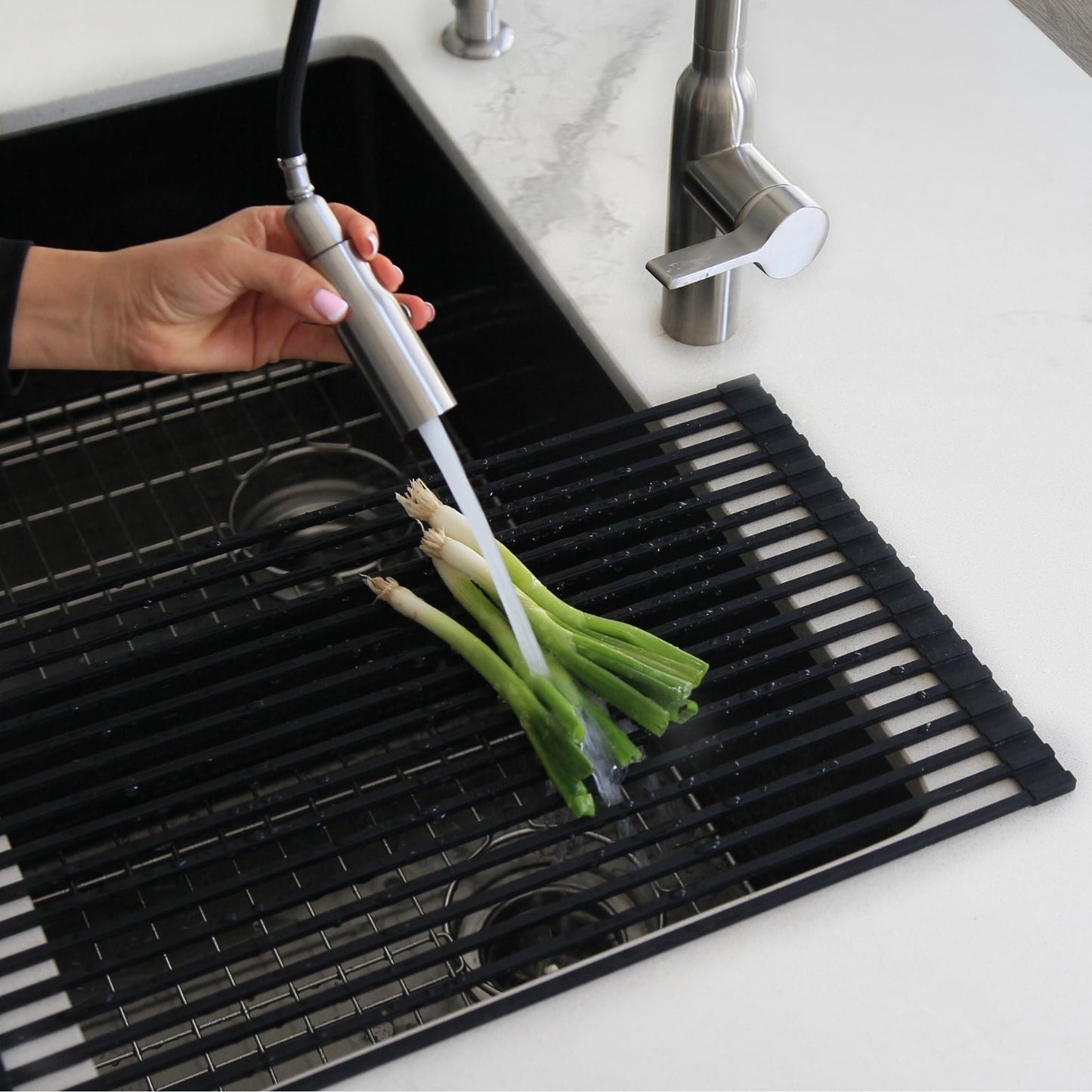 Stylish 20" Over the Sink Roll-up Drying Rack Black A-900BK