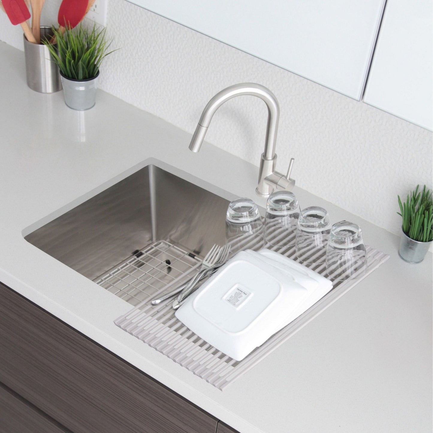 Stylish Zafiro 30" x 18" Single Bowl Undermount Stainless Steel Kitchen Sink S-311XG