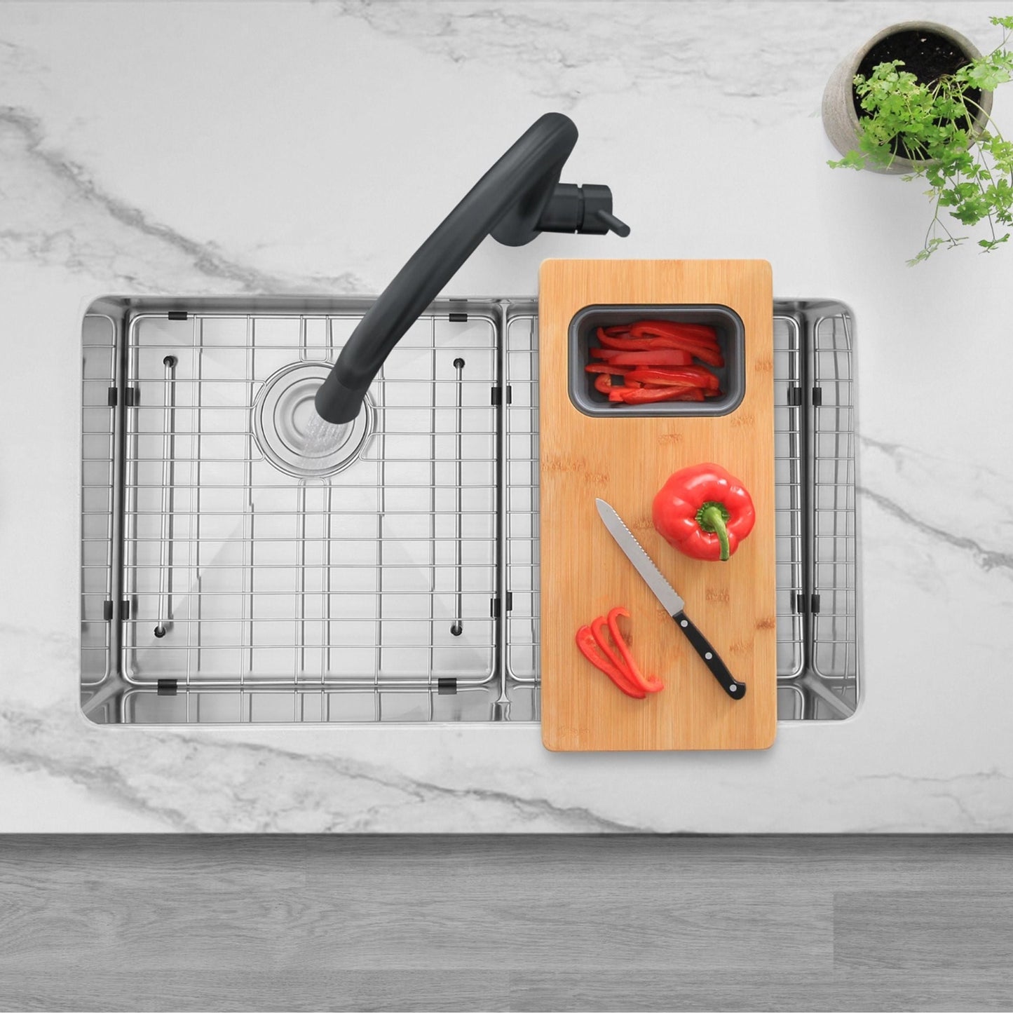 Stylish Siena 17" Kitchen Faucet Single Handle Pull Down Dual Mode Stainless Steel in Matte Black Finish K-135N